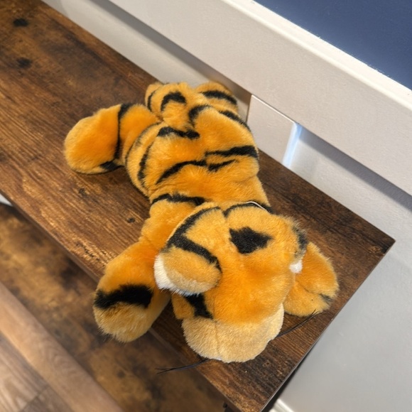 Vintage PreferredPlush Plush Tiger Vintage laying down Stuffed Animal - Picture 2 of 10